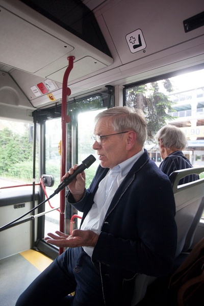 Bustour in Klagenfurt "Hop on Hop off" – zu sehen: Fritz Breitfuss über Bausünden und Inselträume