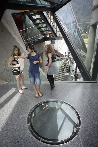 STEIN Haus – HAUS MIT STEINEN – STEINE UMS HAUS