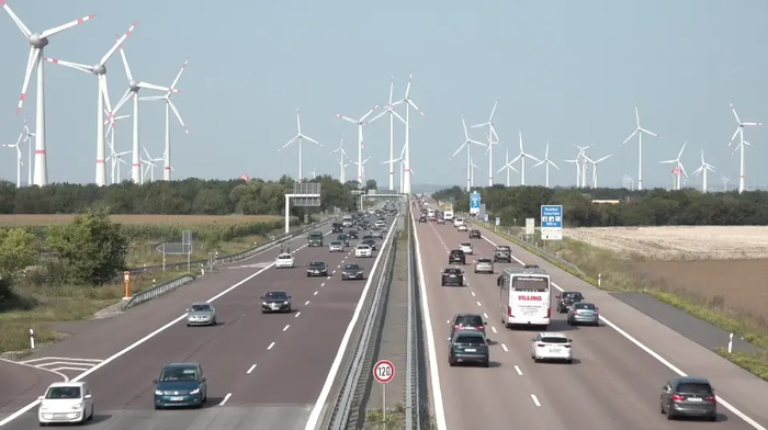 Für die Politik ist das Auto zukunftstauglich, sobald es mit Strom fährt.