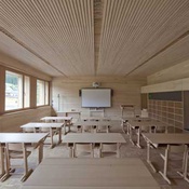 Lernen in Holzklassen – Planung: Arch. DI Ernst Roth mit 
DI Sonja Hohengasser und DI Jürgen Wirnsberger