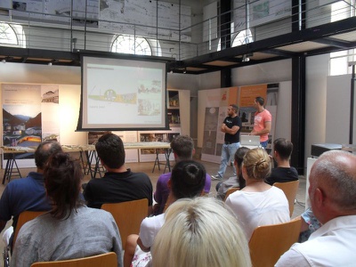 (orte) zwischen global und lokal‏